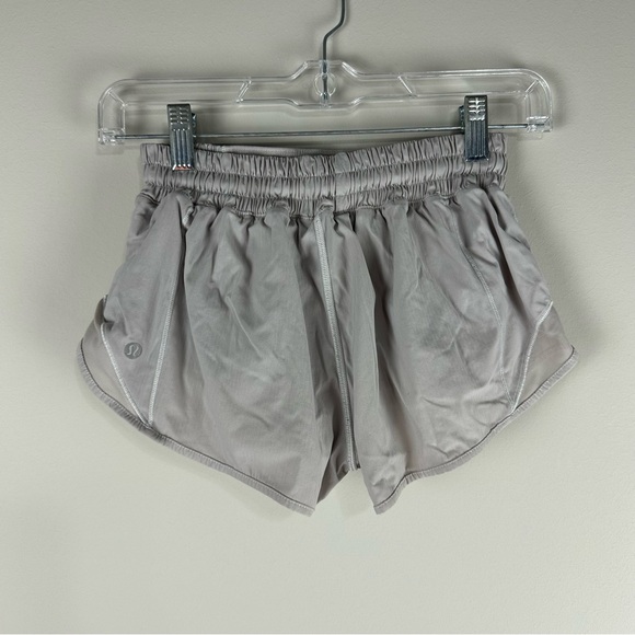 Lululemon Light Gray Hotty Hot II Athletic Athleisure Workout Shorts Size 4 - Picture 2 of 6